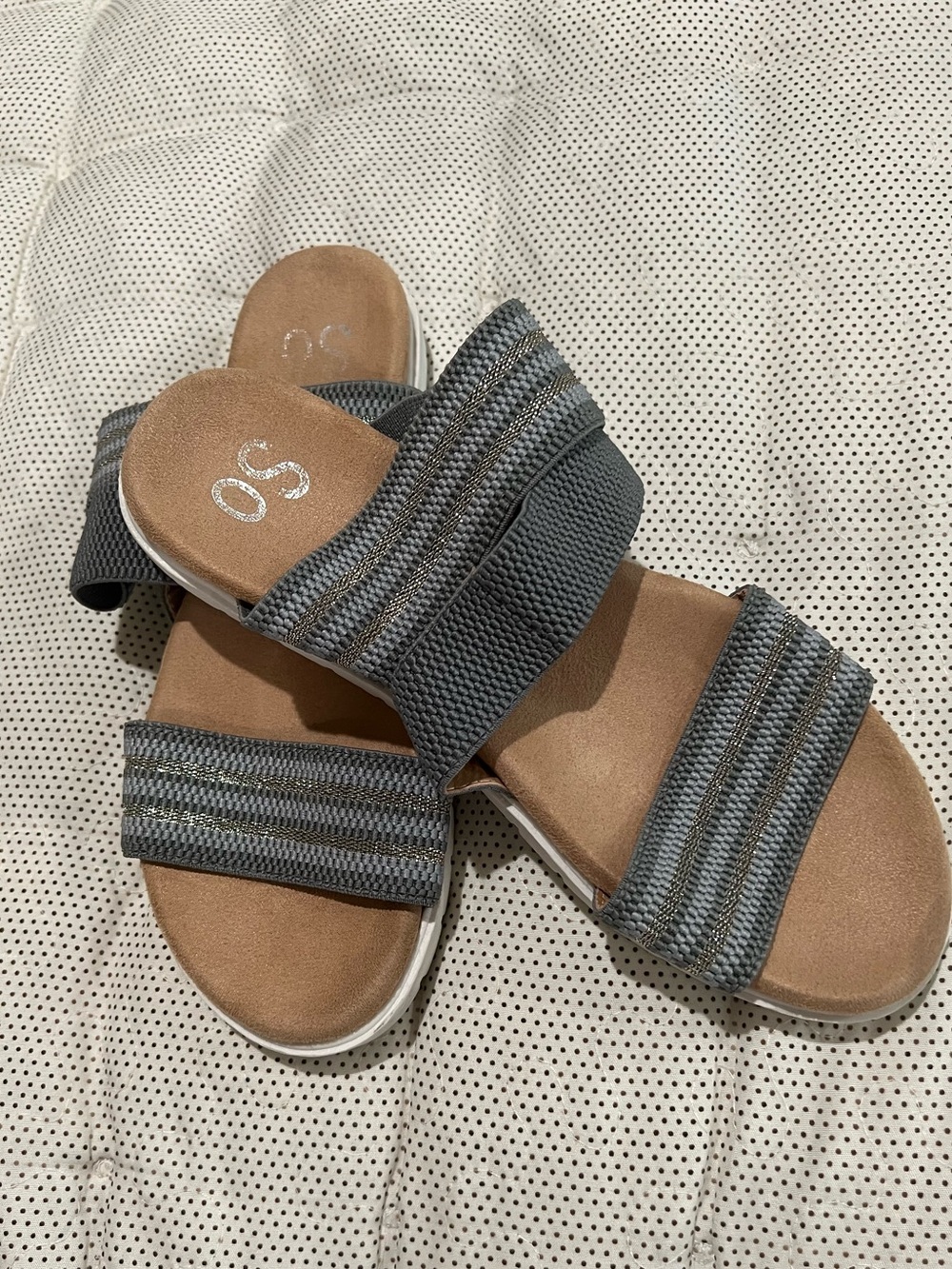 SO Women’s Sandals size 8 1/2 Gray and Silver Stretch Straps